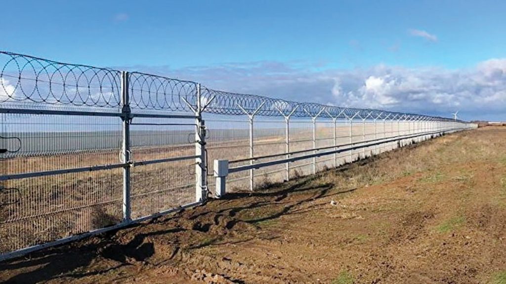 N01 19 P01 Crimea border fence FSB - The Year in Review