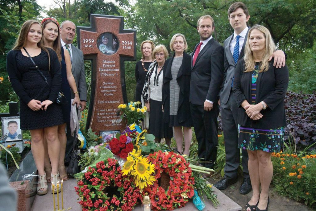 Plast Portal Paslawsky family at monument - Community