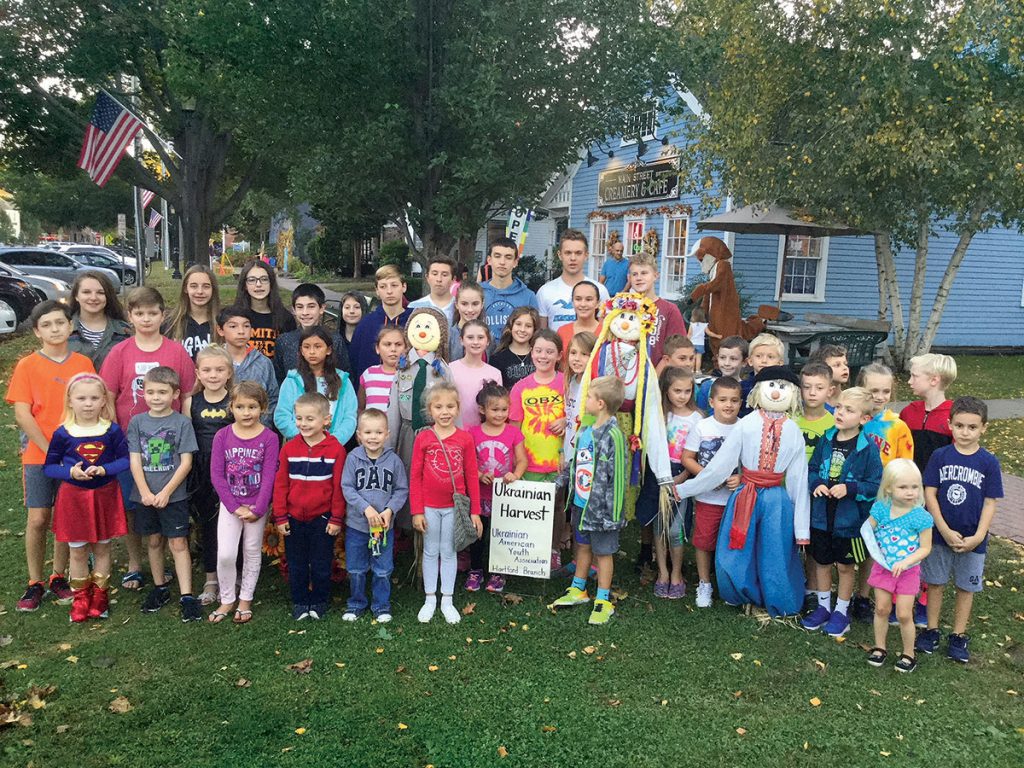 hartford scarecrows - Community Chronicle
